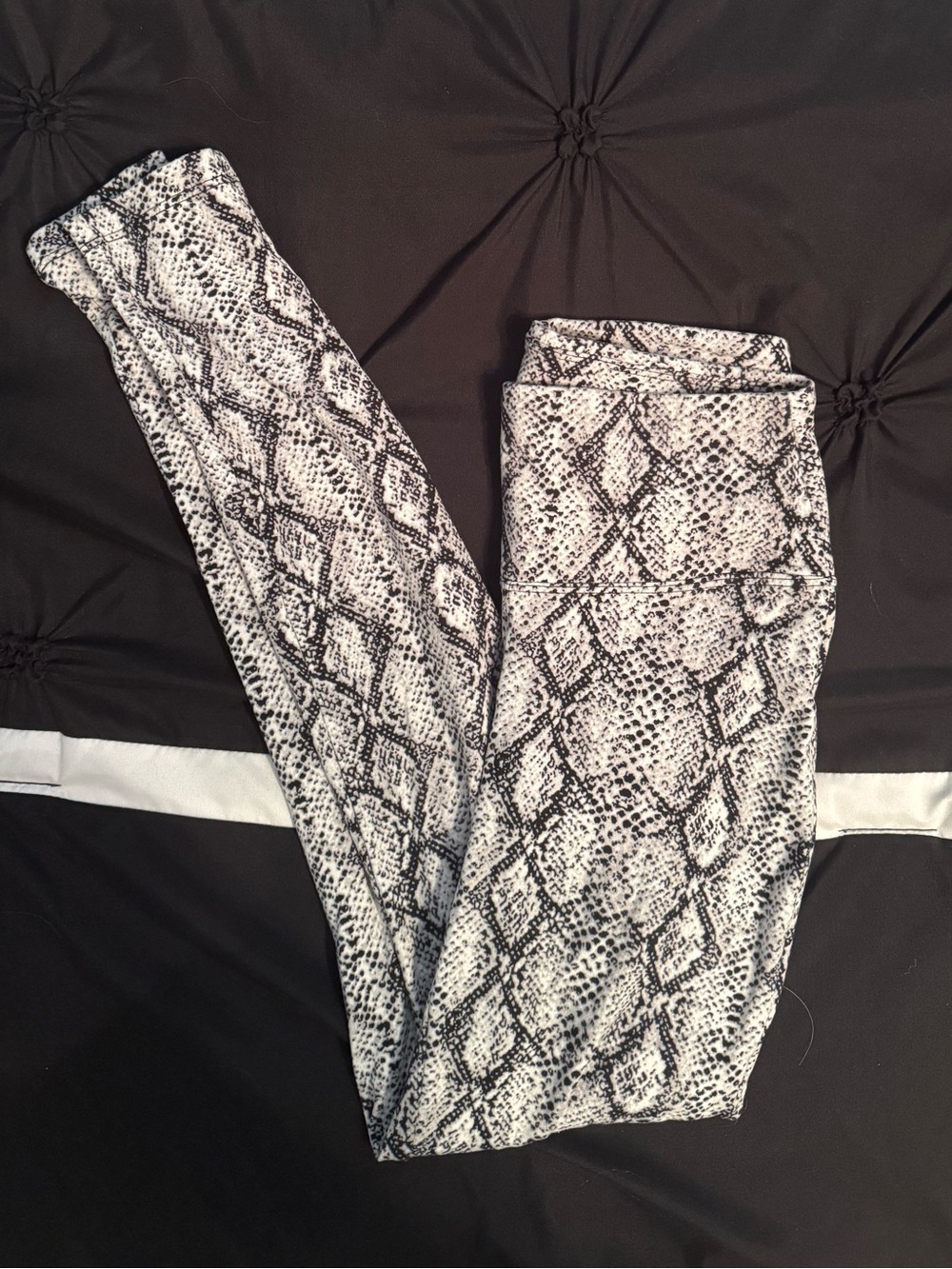 Zenana Black & White Snake Print Leggings